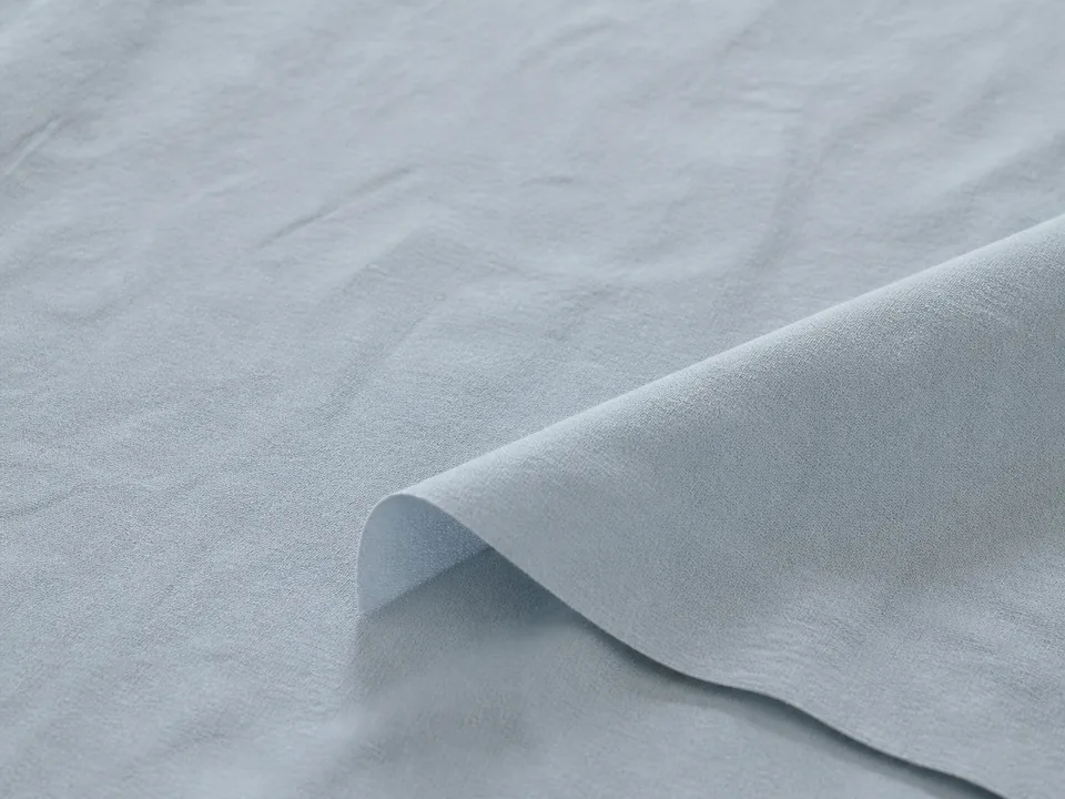 Relaxed fine texture of washed solid-dyed brushed polyester fabric